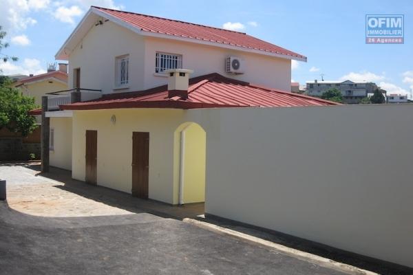 A louer une belle villa à étage de type F4 dans une résidence bien sécurisée à Ambohibao Morondava (NON DISPONIBLE)