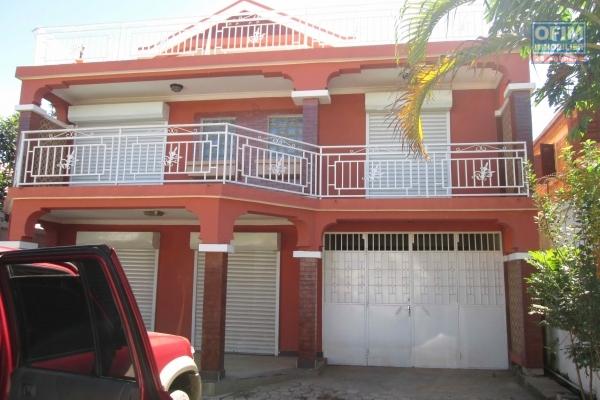 VENTE villa f5 sur un terrain de 520M2 dont 250M2 Habitable à Ampitatafika Ambohitrandriana