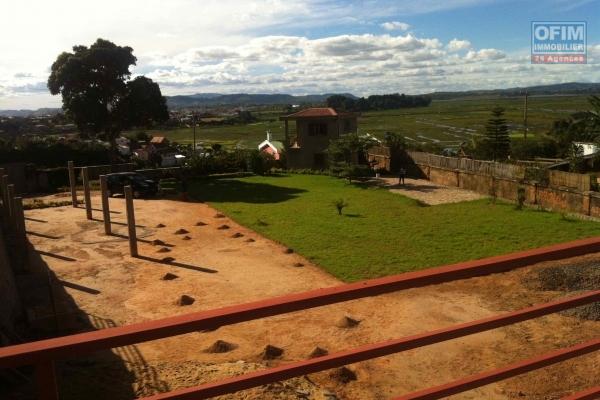 A VENDRE TERRAIN DE 1600 M2  &agrave; Ambohijanahary Ambohibao. Contact Mr Jacky +261 34 02 443 04