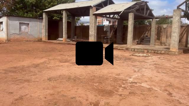 A louer - Terrain de 500 m2 avec hangar à Amborompotsy Talatamaty